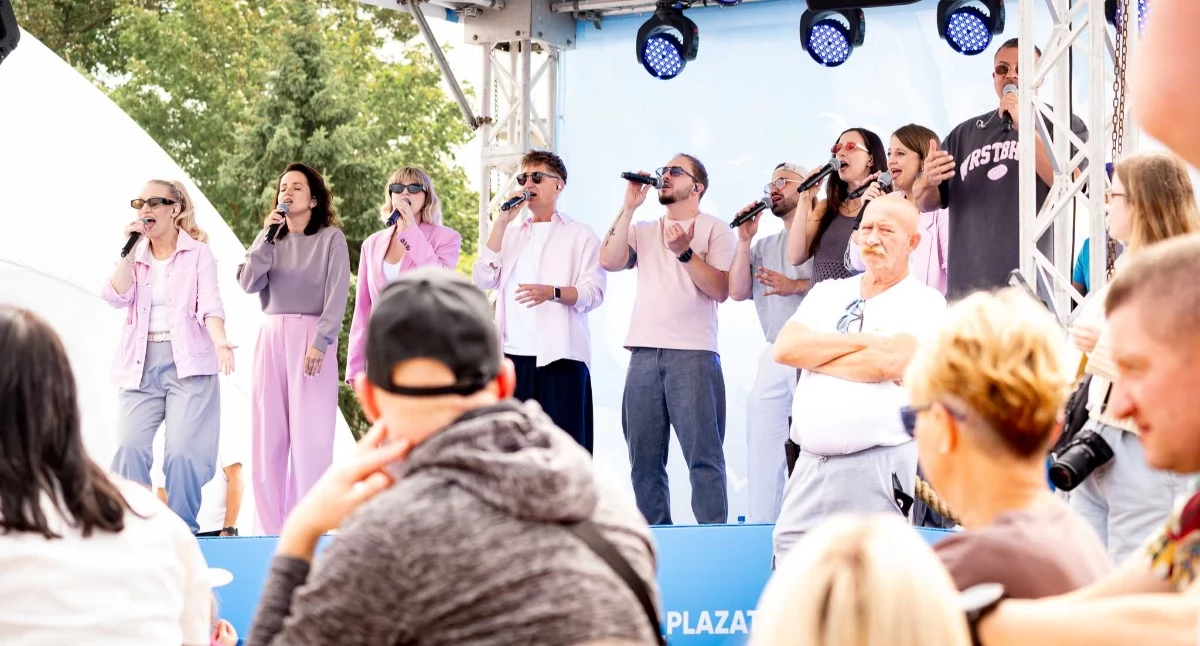 Projekt Plaża w Kołobrzegu. Tłumy przy molo i koncert Sound’n’Grace [zdjęcia]