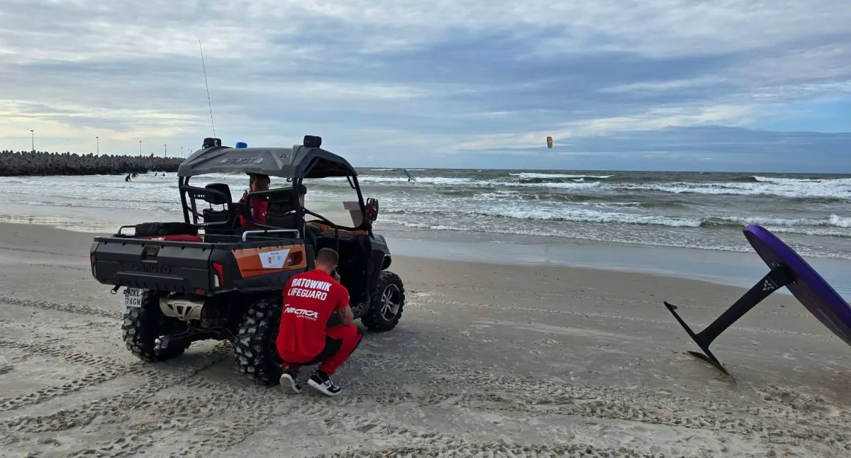 Alarm przy kołobrzeskim porcie. Służby szukały kitesurfera