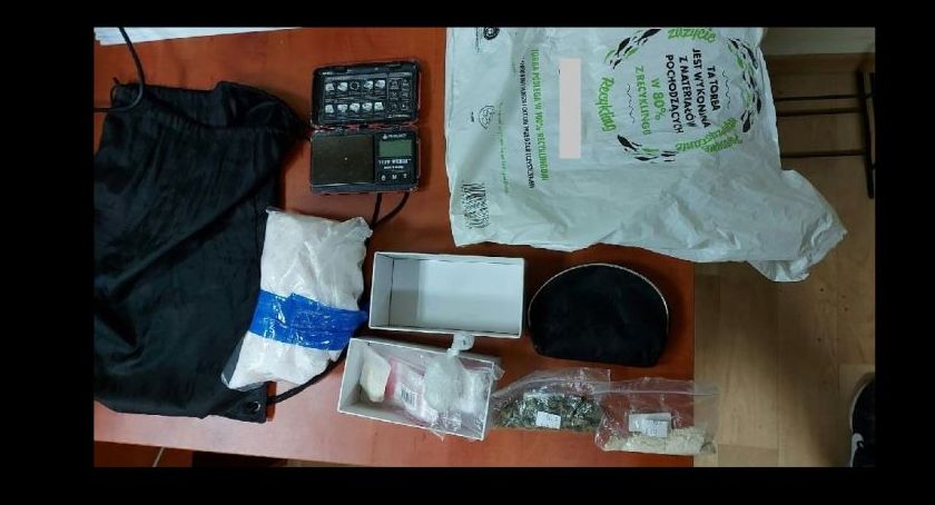 Zatrzymano 34-latka. Przewoził w aucie ponad kilogram narkotyków