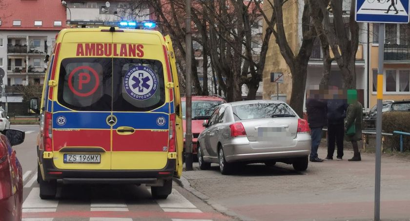 O życie mężczyzny walczyli policjanci, strażacy i ratownicy medyczni 