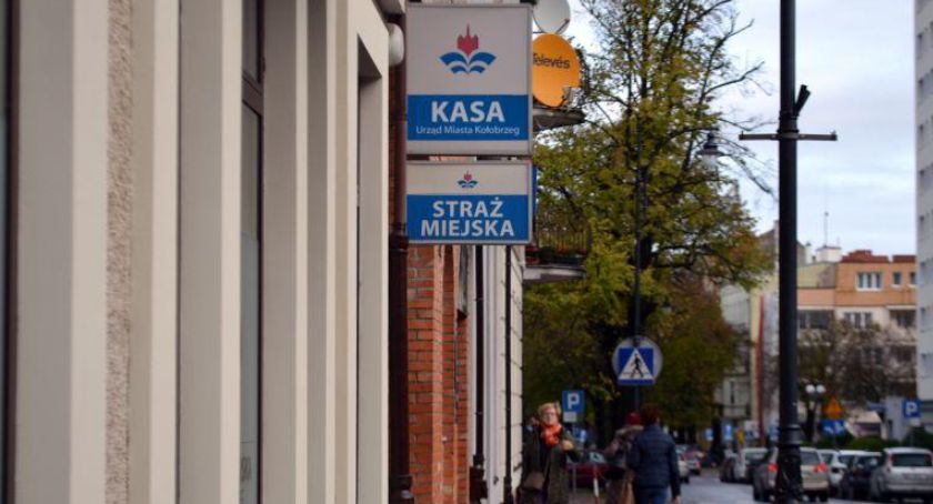 W Urzędzie Miasta pojawiły się terminale płatnicze. Sprawdź, za jakie usługi możesz zapłacić kartą