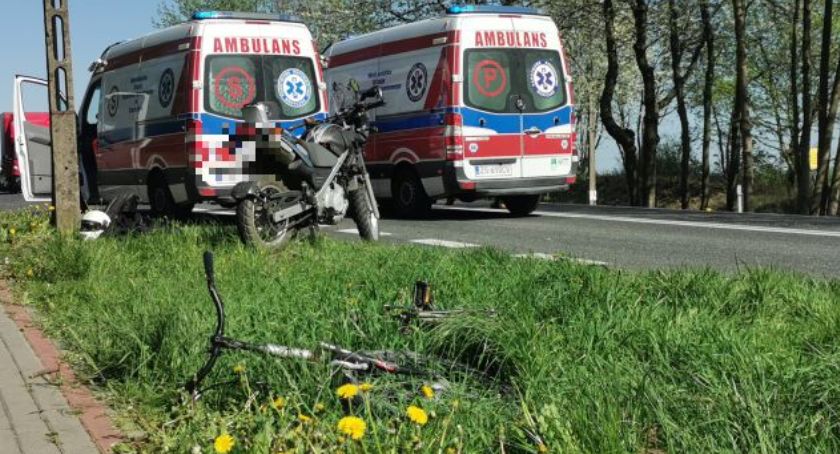 Wypadek na DK 11. Motocyklista uderzył w kobietę