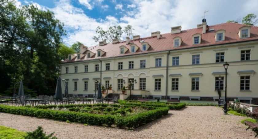 Nowe oblicze folwarku w Przelewicach