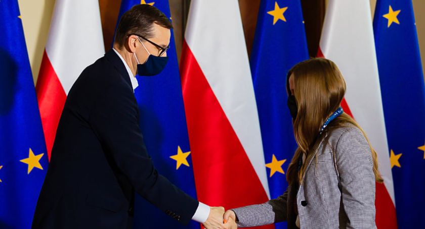 Julia Antolak odebrała medal od Premiera RP