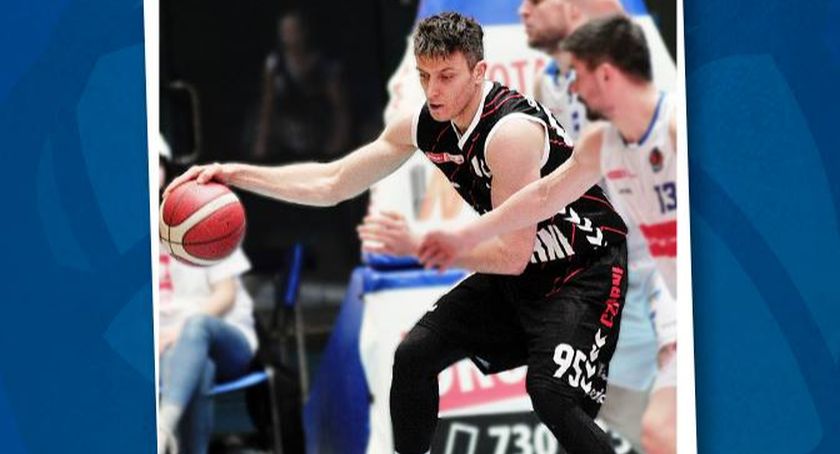 Pierwszy kontrakt podpisany. MVP sezonu w Kotwicy
