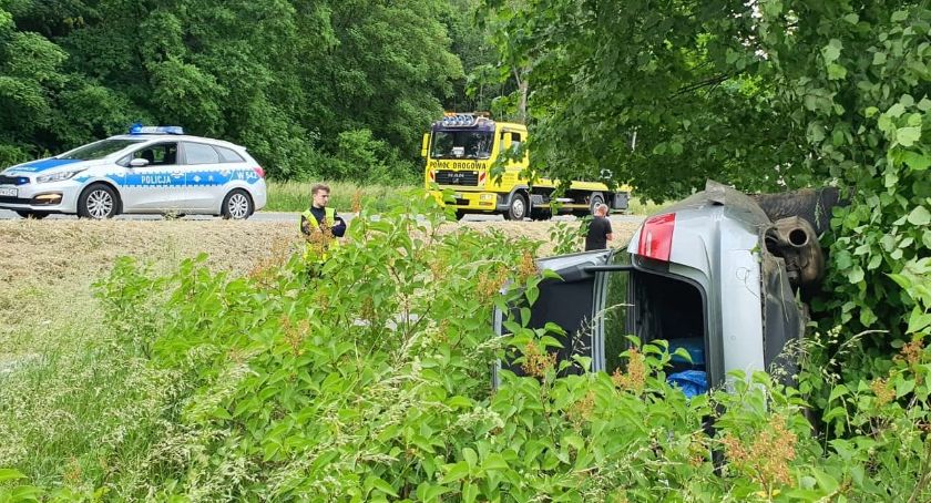Audi wjechało na ścieżkę rowerową (foto)