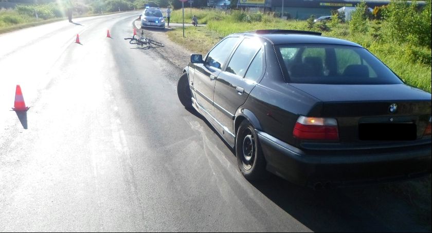 Pijani rowerzyści. Jeden wjechał pod BMW