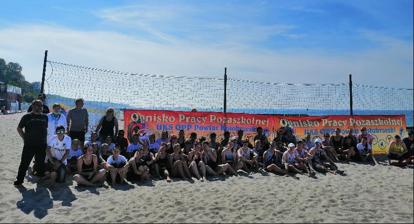 Antyalkoholowy Turniej siatkówki na plaży przy kamiennym szańcu
