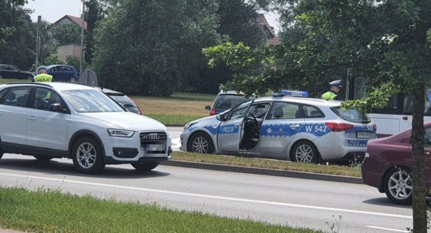 Samochód bez kierowcy blokuje ruch na Toruńskiej