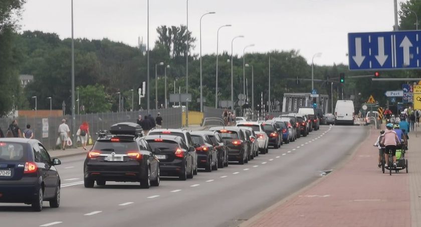Na ulicy Solnej tworzą się spore korki. Sprawdzamy czy można je rozładować