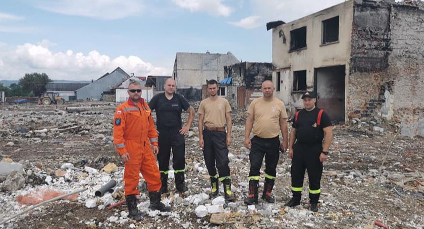 Strażacy z darami dla Nowej Białej (foto)