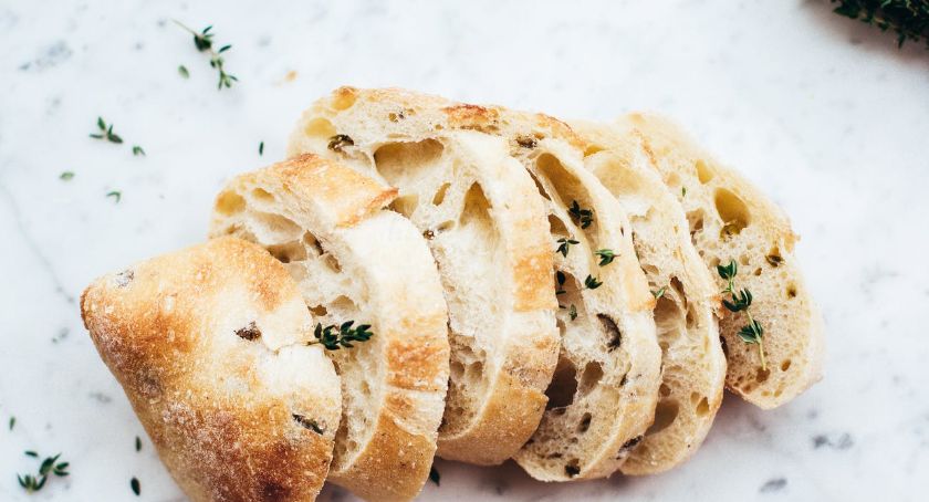 Marmurowy blat kuchenny? Strzał w dziesiątkę! Poznaj charakterystykę tego surowca