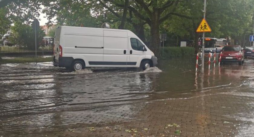 Nawałnica nad Kołobrzegiem. Zalane ulice miasta (foto)