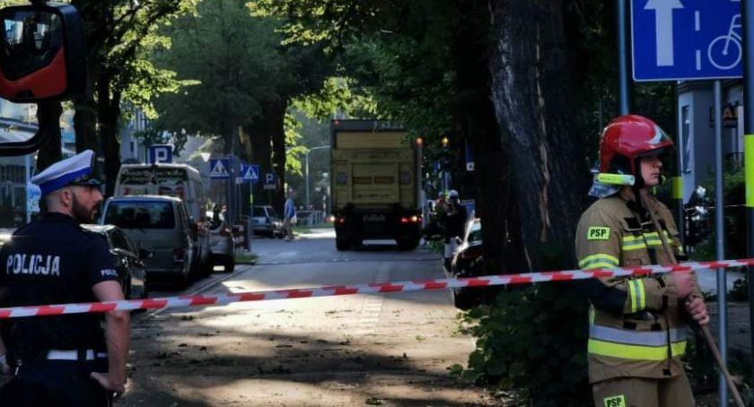 Droga w centrum Kołobrzegu zablokowana. Na miejscu straż pożarna i policja