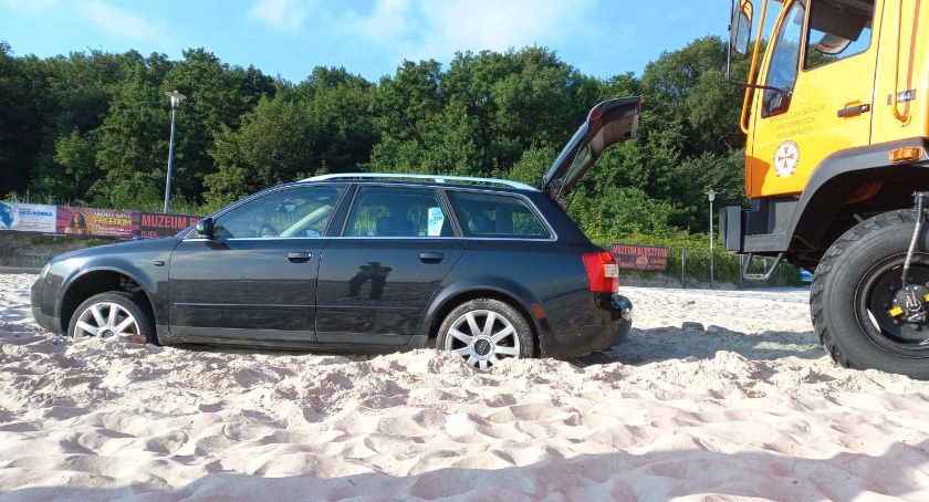 Policja chciała wystawić trzy mandaty za wjazd na plażę. Sprawa trafi do sądu 