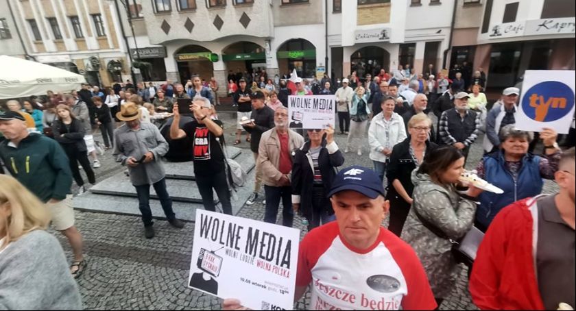Kołobrzeg. Protest w obronie TVN