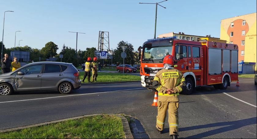 Kolizja samochodu osobowego i wozu straży pożarnej