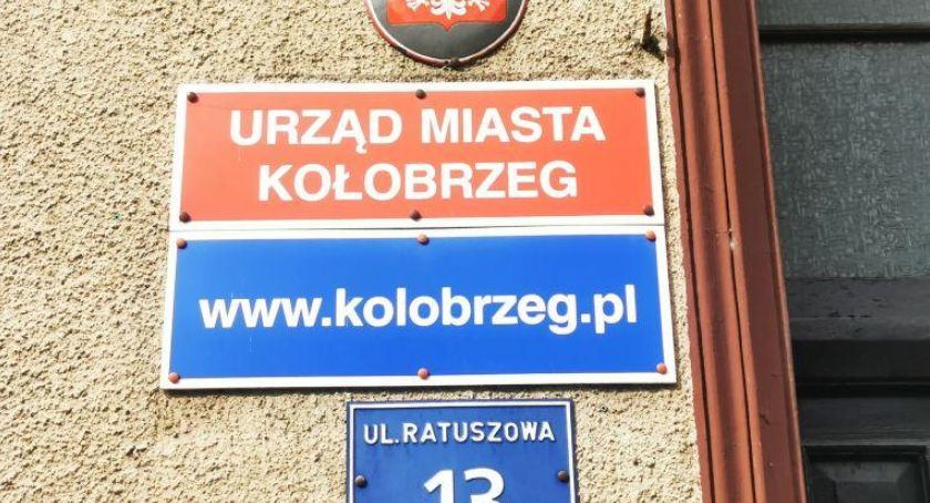 Samorządy kupują samochody. Jest już przetarg na nowe auto dla Urzędu Miasta