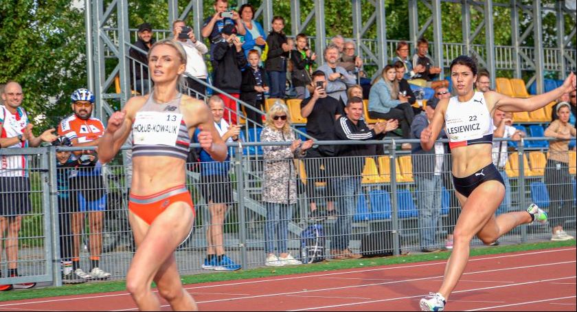 Olimpijczycy z Tokyo rywalizowali o medale. 