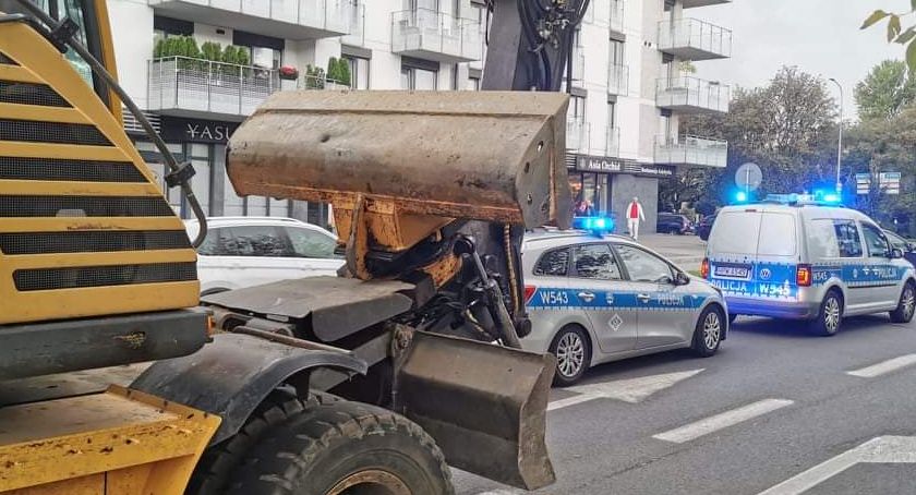 Wypadek w Kołobrzegu. Koparka potrąciła dwoje Niemców 