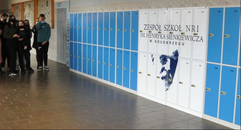 Uczniowie  Sienkiewicza mają nowe szafki. Każdy otrzyma swój klucz