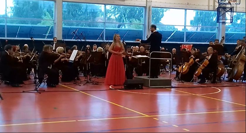 Weronika Włodarczyk w koncercie z Orkiestrą Symfoniczną Filharmonii Koszalińskiej