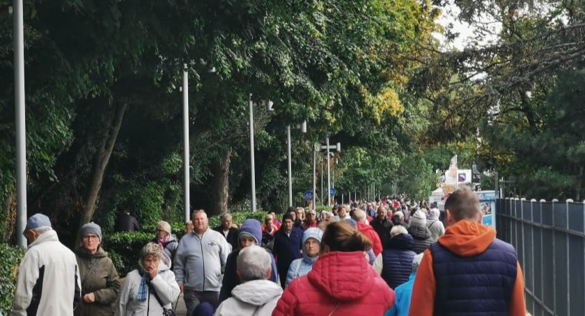 Tłumy nad morzem. Sezon w Kolobrzegu się nie skończył