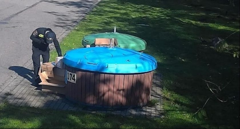Do Kołobrzegu przywieźli śmieci z... Dźwirzyna 