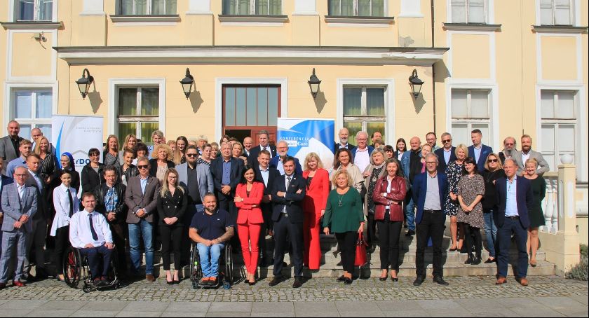 Przedstawiciele Domu Seniora JaSo w Grzybowie oraz Gminy Kołobrzeg docenieni przez Krajową Izbę Domów Opieki KIDO