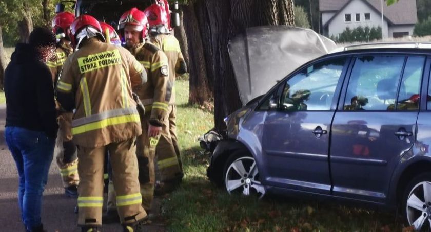 VW uderzył w drzewo
