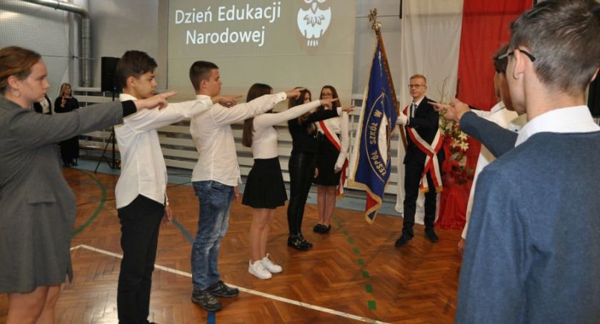Przyrzeczenia pierwszoklasistów w Koperniku i Sienkiewiczu (foto)