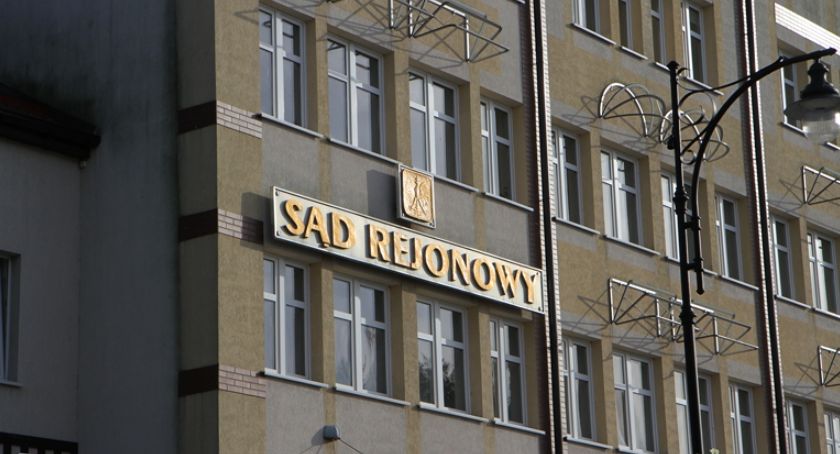 Miał trafić do więzienia na niecały rok. Posiedzi dłużej
