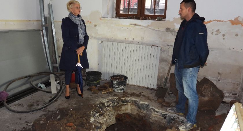 Zabytkowa studnia w Adabarze