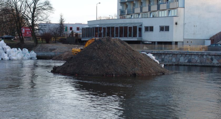Tak „naturalnie” powstawała wyspa na Parsęcie (foto)