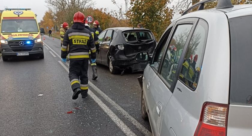 Zderzenie trzech samochodów pod Gościnem