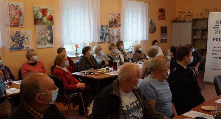 Debata społeczna w Rymaniu – funkcjonariusze spotkali się z senioram