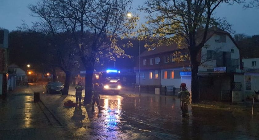 Kołobrzeg. Zalane ulice na Dzielinicy Zachodniej
