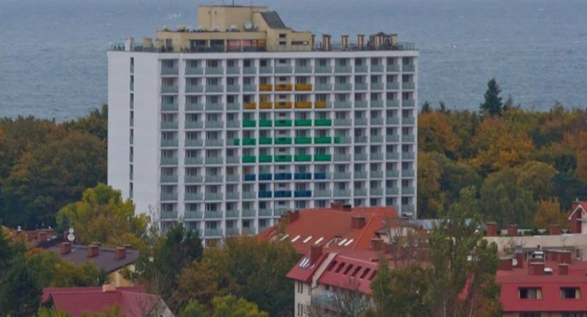 Powiat kołobrzeski czerwony na covidowej mapie. „Głównie ze względu na sanatoria”