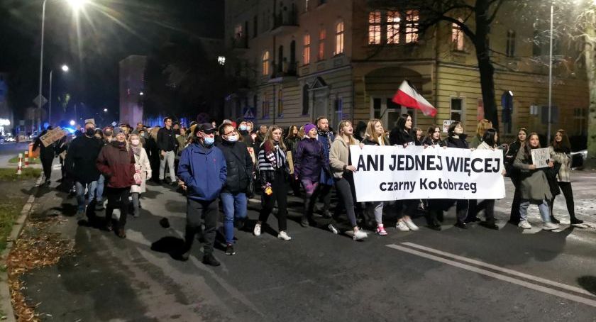 Ani Jednej Więcej – Marsz dla Izy przeszedł ulicami Kołobrzegu (foto, video)