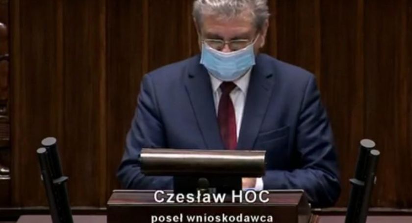 Pracodawca będzie mógł sprawdzić, czy pracownik jest zaszczepiony? Kołobrzeski poseł wnioskodawcą projektu,
