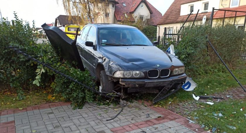 Dwóch obywateli Ukrainy staranowało ogrodzenie. Obaj byli pijani (foto)