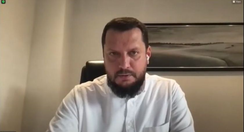 Polityczna zadyma na sesji Rady Miasta. Woźniak napisał do wojewody, Hok: „zamaskowany robił zdjęcia zza drzewa”