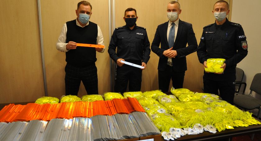 Mieszkańcy powiatu kołobrzeskiego mogą odbierać odblaski