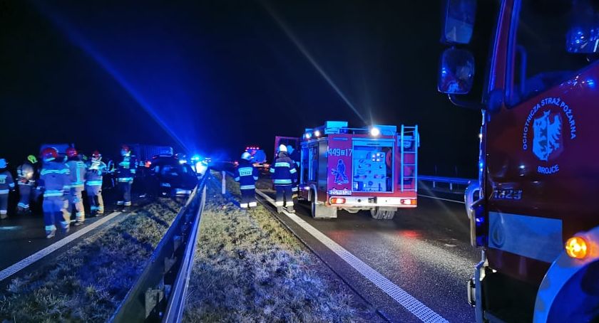 Karambol 5 pojazdów na S6. Droga w kierunku Szczecina jest zablokowana
