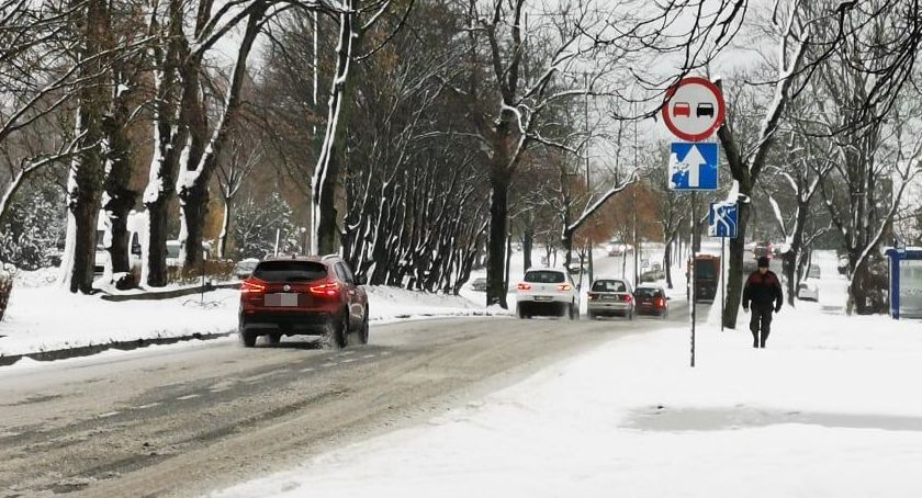 To już tradycja. Zima zaskoczyła drogowców