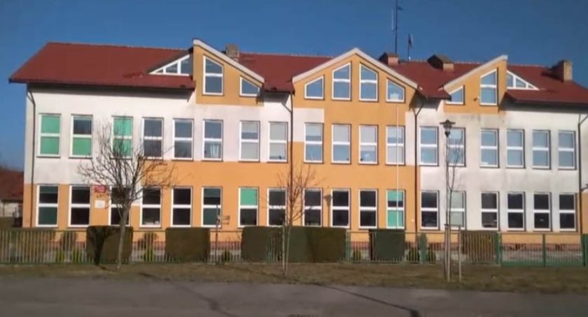 Konsultacje społeczne dotyczące zmian w granicach obwodu Szkoły Podstawowej im. Jana Pawła II w Dźwirzynie 