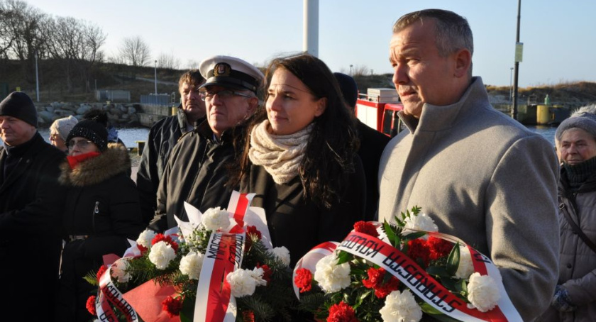 Złożyli kwiaty w rocznicę śmierci kontradmirała Mieszkowskiego