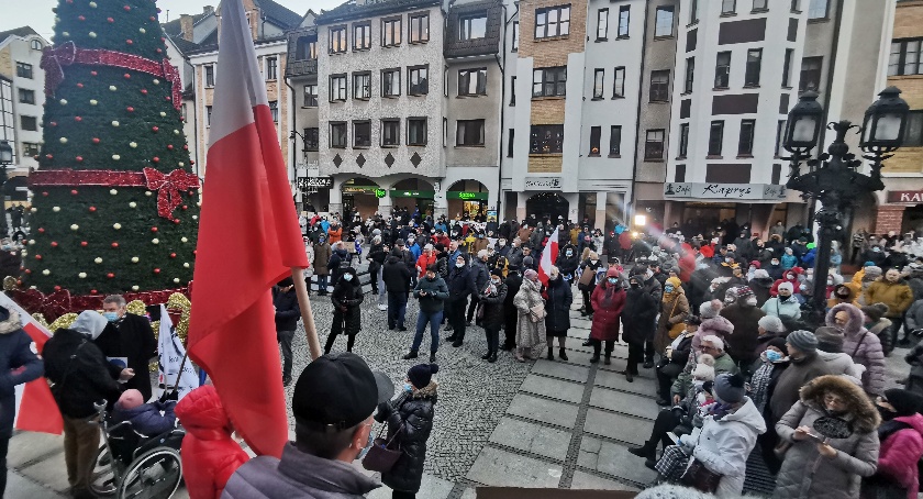 „Wolne media!”. Kołobrzeg zaprotestował przeciwko „lex TVN” (video, foto)