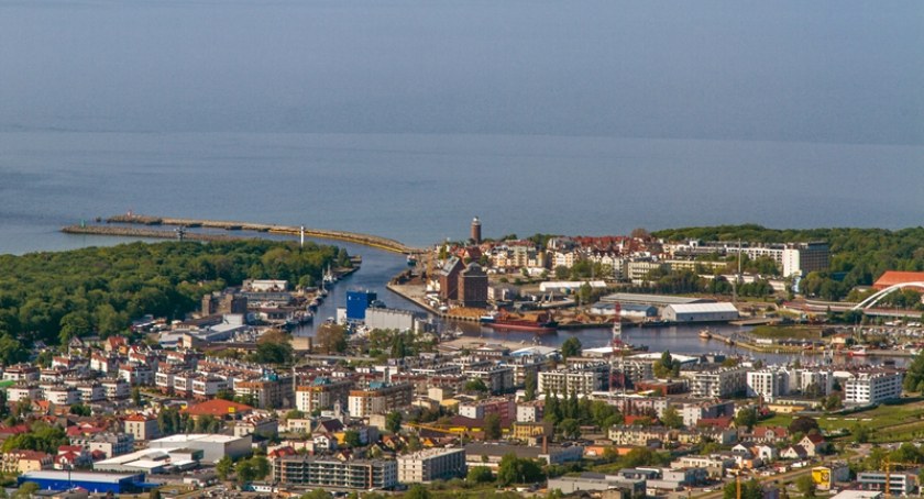 Kołobrzeg w liczbach: Więcej zgonów niż urodzeń. Zobacz imiona, które królowały wśród dzieci 
