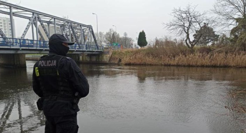 Policjanci uratowali życie mężczyzny
